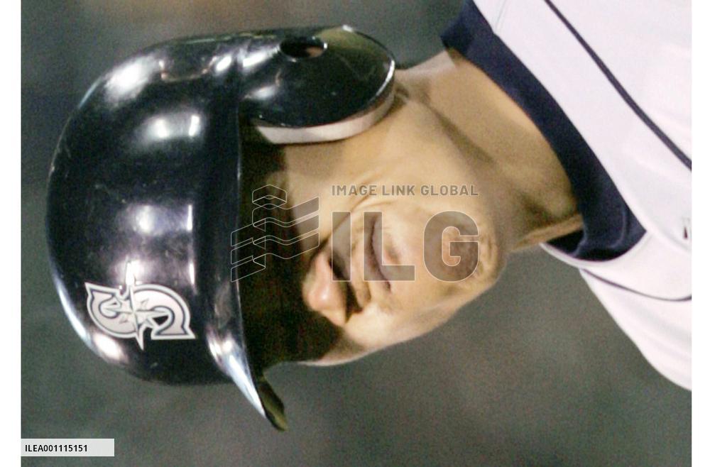 Jojima goes 2-for-3, Ichiro extends hitting streak