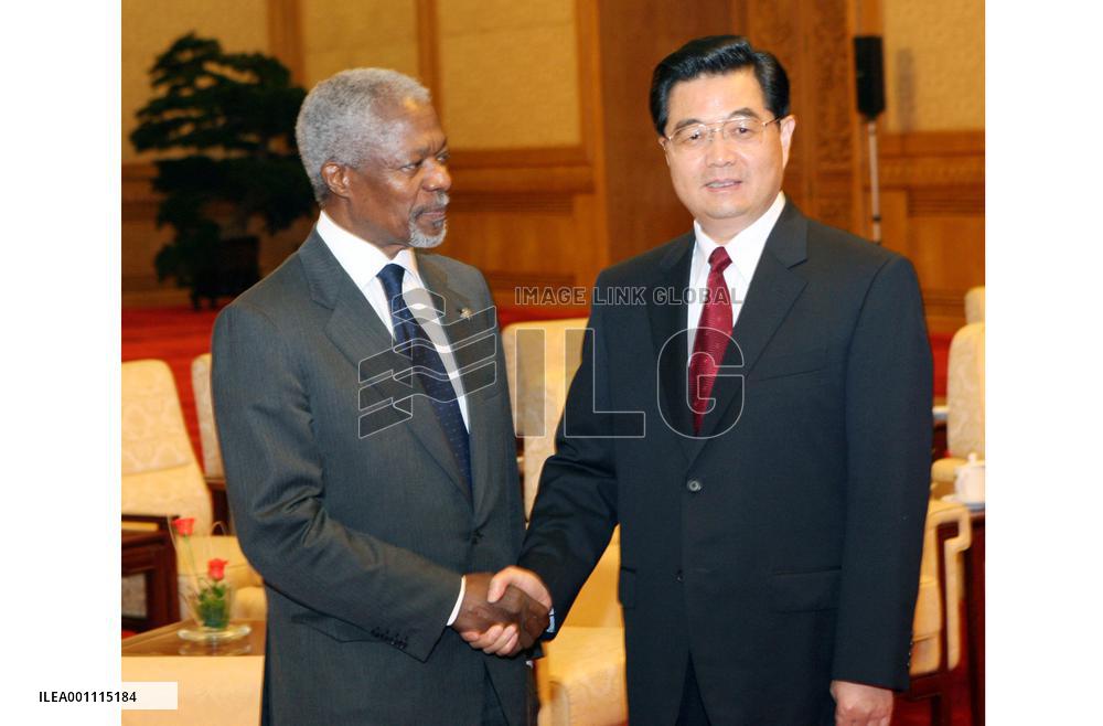 Annan meets with Hu