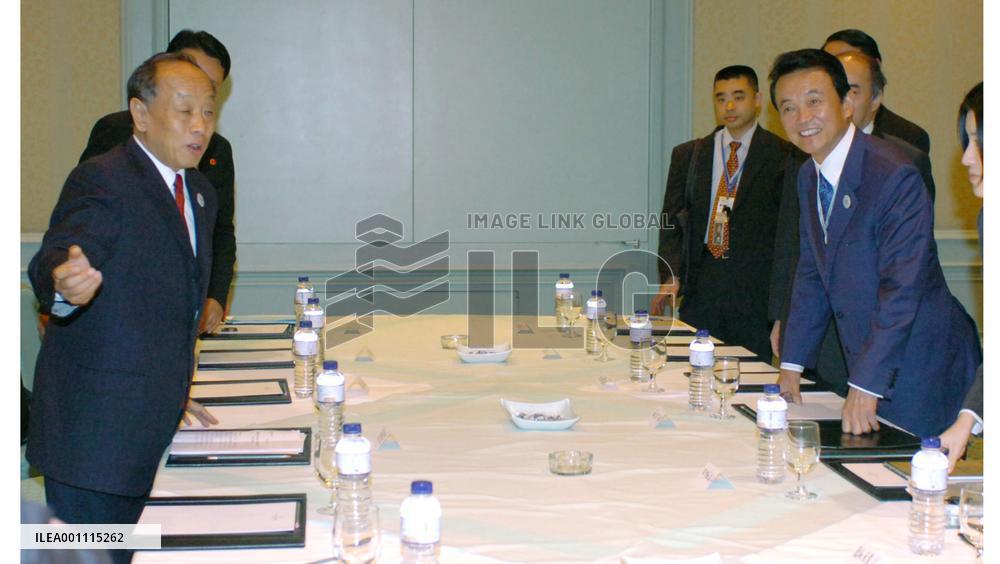 Japan, China apart over shrine visits, eye frequent gas talks