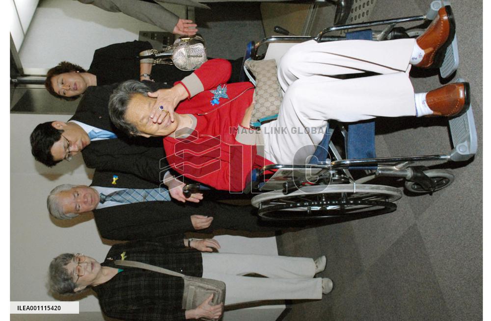 Kim Young Nam's kin head home after meeting with Yokotas