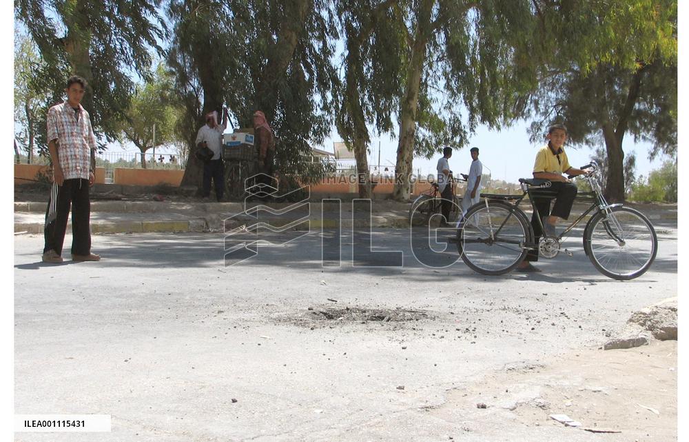 Roadside bomb explodes in Samawah, Australian vehicle damaged