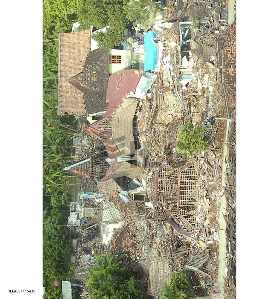 Scenes from quake-hit Java Island