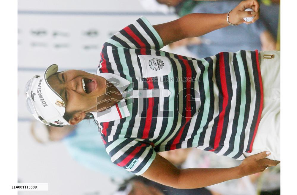 Miyazato grabs one-shot lead over Sorenstam at ShopRite Cl