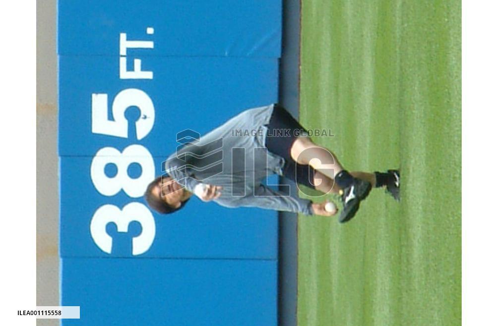 Matsui practices for first time since fracturing wrist