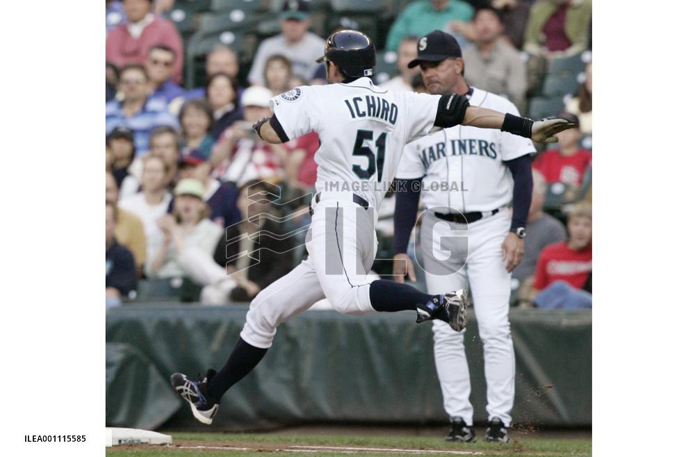 Ichiro gets 4 hits as Mariners beat Twins