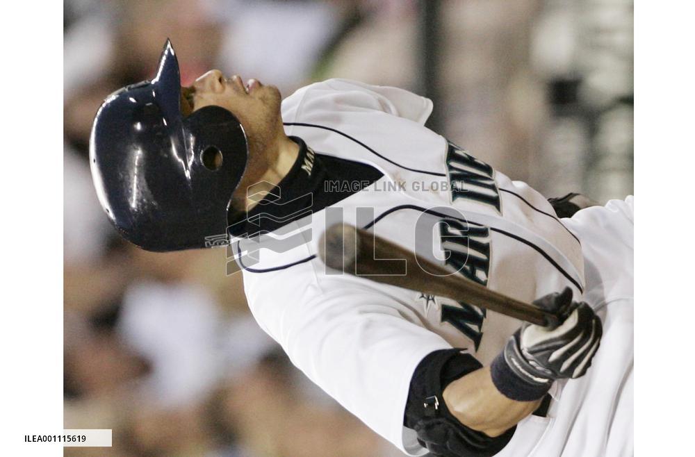Ichiro records 2,500 hits in Japan, major leagues