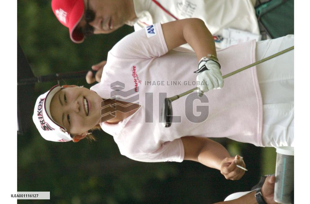 Yokomine retains lead at Nichirei Ladies