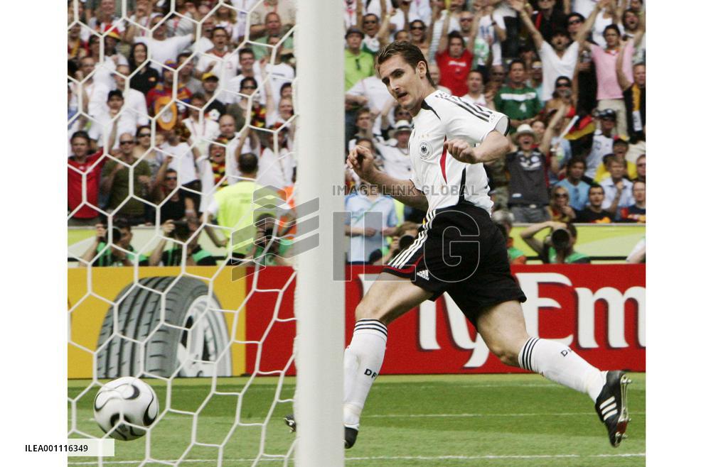 Ecuador vs. Germany in World Cup