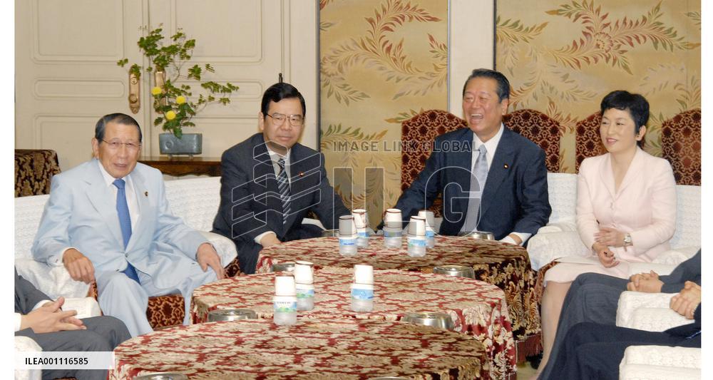 4 opposition parties call for Fukui's resignation