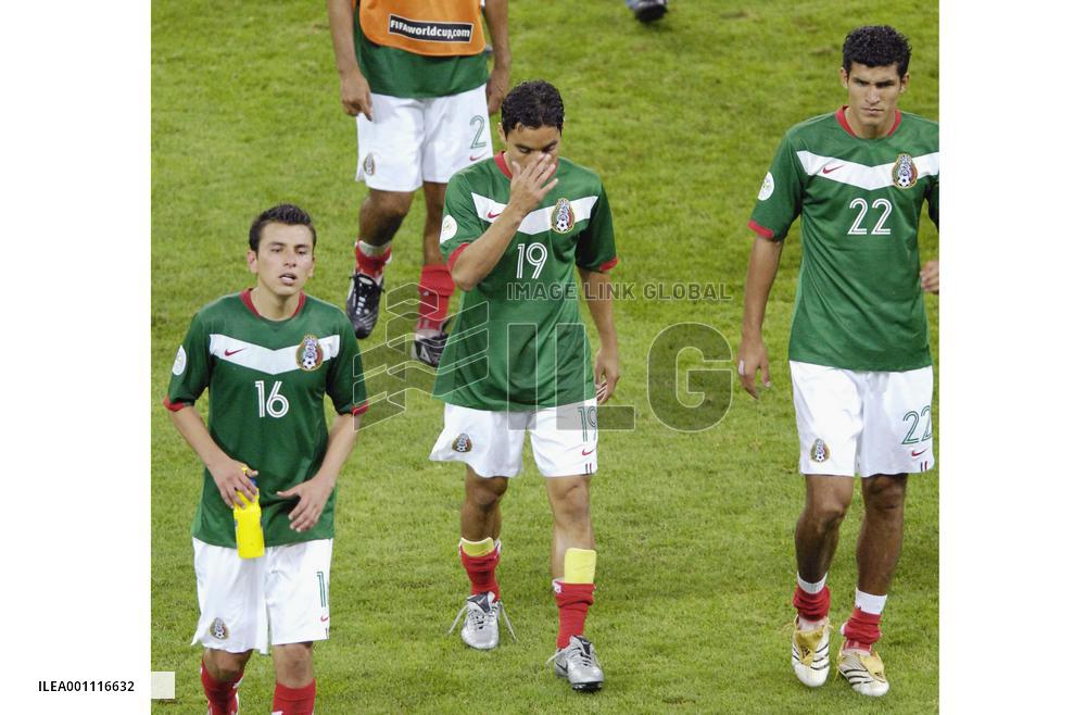 Argentina beat Mexico after extra time to advance to last 8