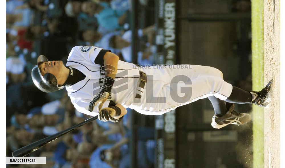 Marainers' Ichiro hits solo homer against Rockies