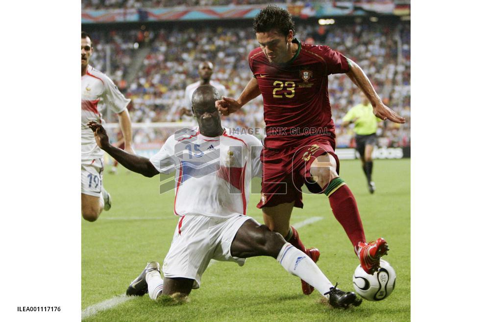 Zidane penalty sets up France-Italy World Cup final