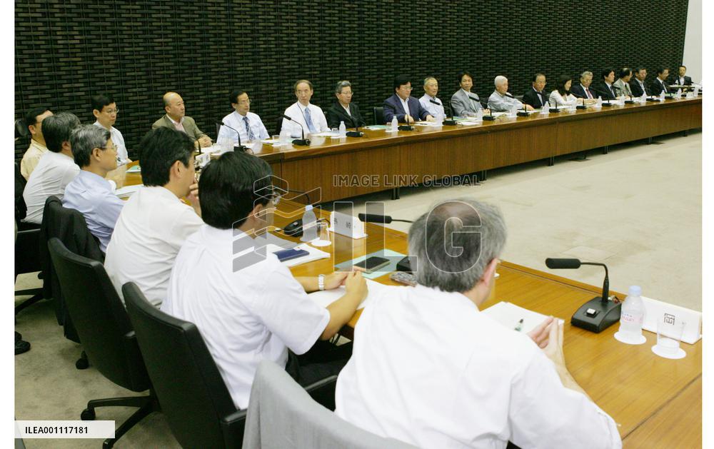 BOJ chief upbeat on economic outlook, mum on rate hike