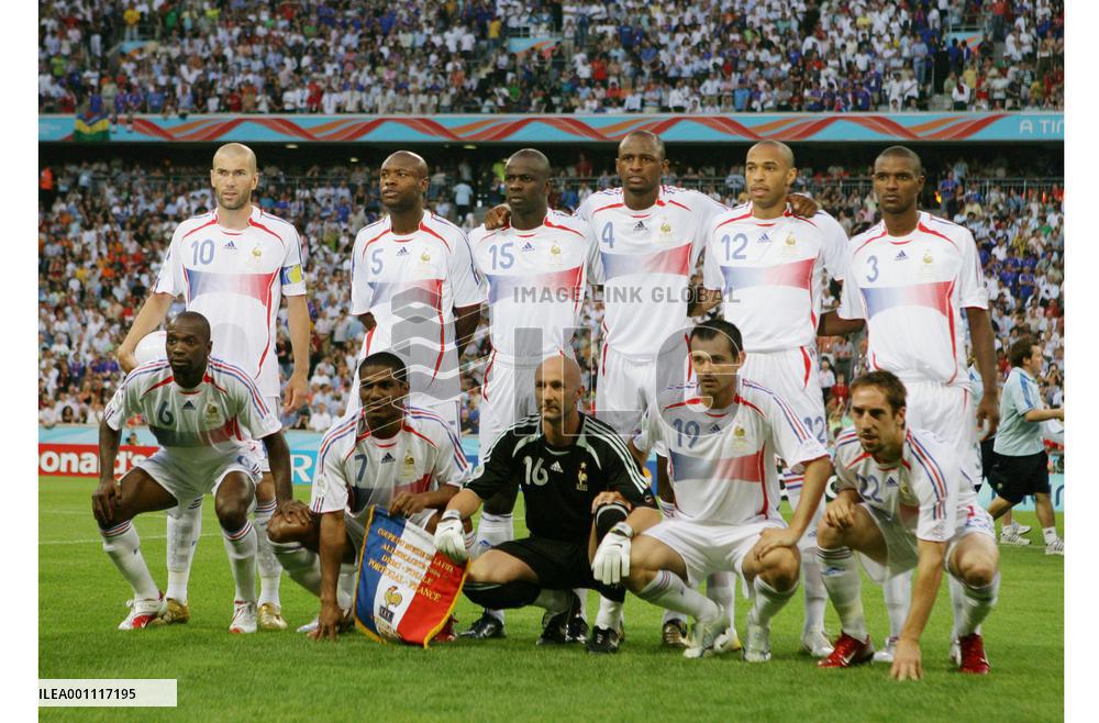 France players pose for a photo