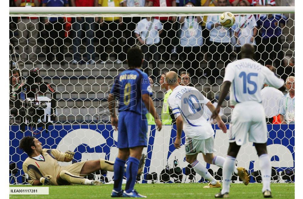 Italy win 2006 FIFA World Cup