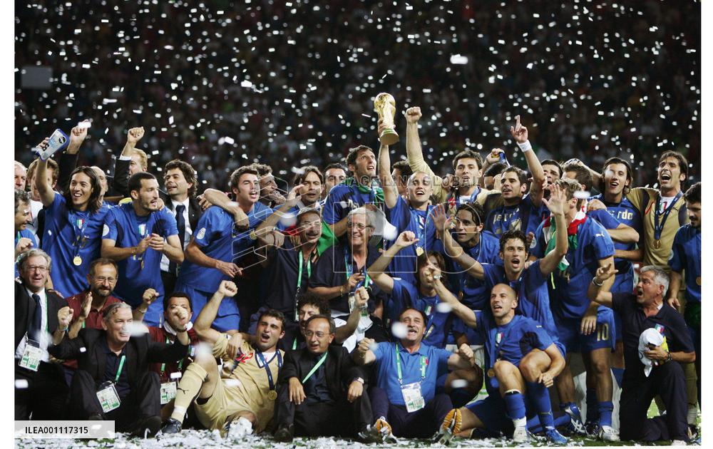 Italy win 2006 FIFA World Cup