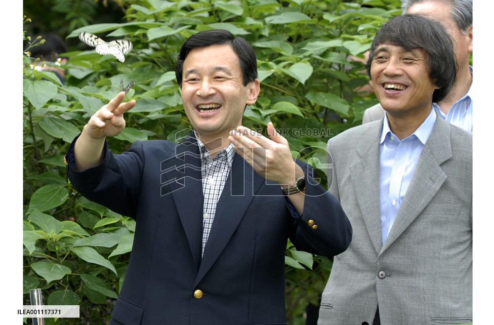 Crown prince releases butterflies at insect facility