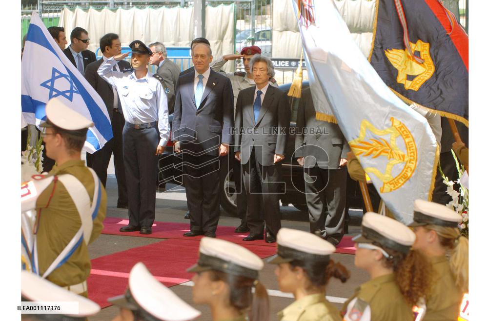 Koizumi visits Israel