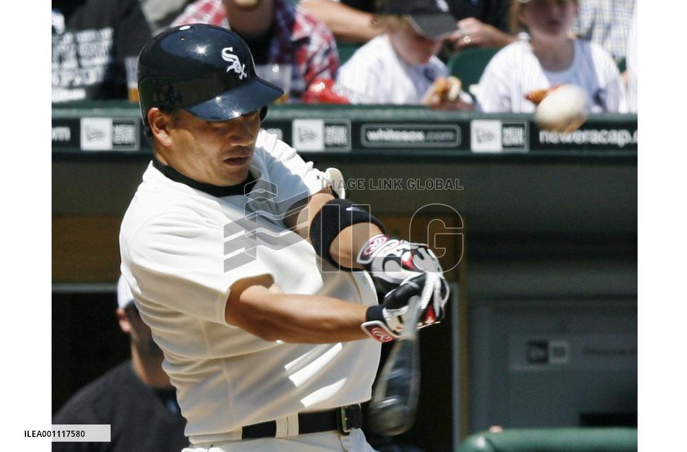 Iguchi hits two-run homer against Rangers