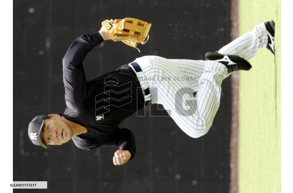 Yankees' Matsui in field practice