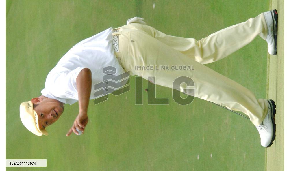 Tajima clings onto sole lead in Omaezaki