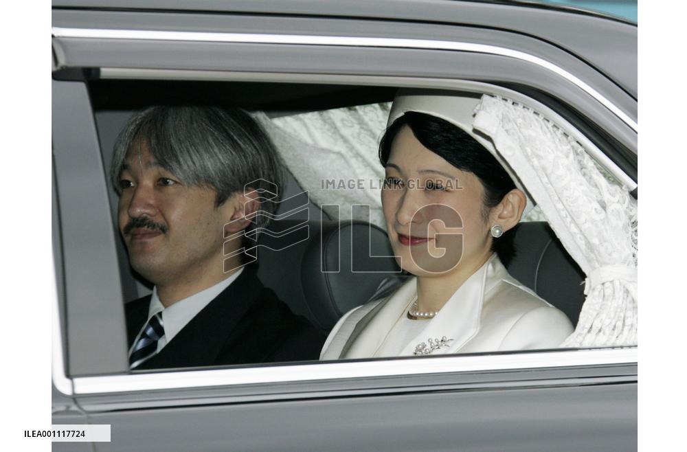 Princess Kiko puts on special obi to pray for safe delivery
