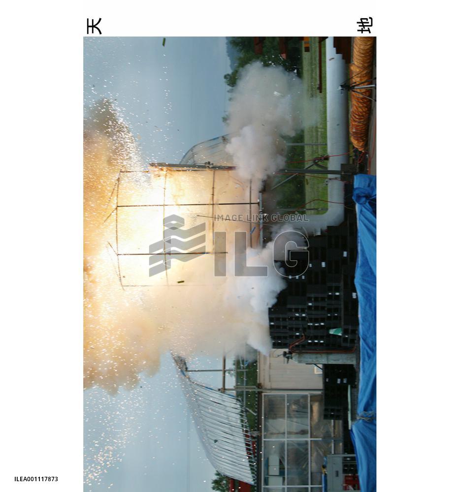 Entrepreneur trying to develop small space rocket