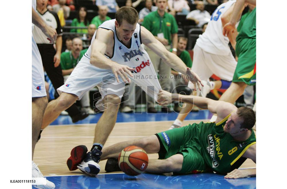 Lithuania edges Italy to make q'finals