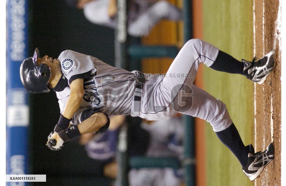 Ichiro gets multiple hits against Devil Rays