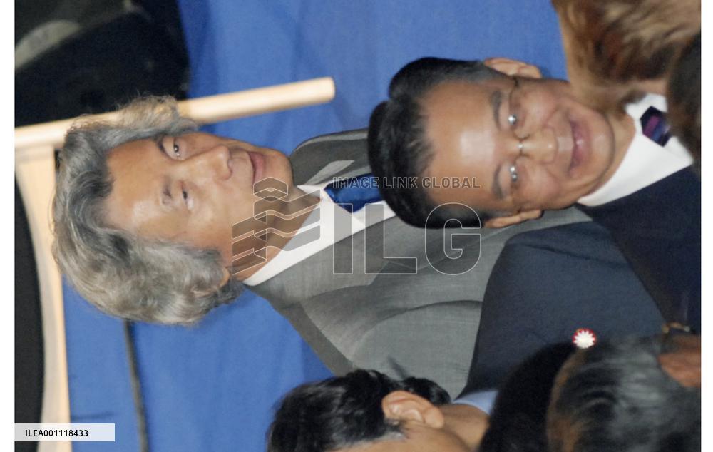 Koizumi heads back to Japan after ASEM summit