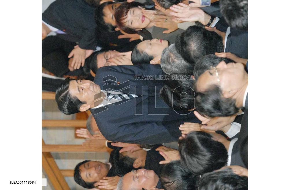 Abe elected LDP chief to be Japan's new leader