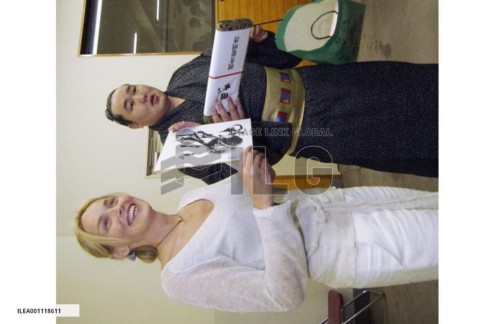 Actress Stone meets Asashoryu
