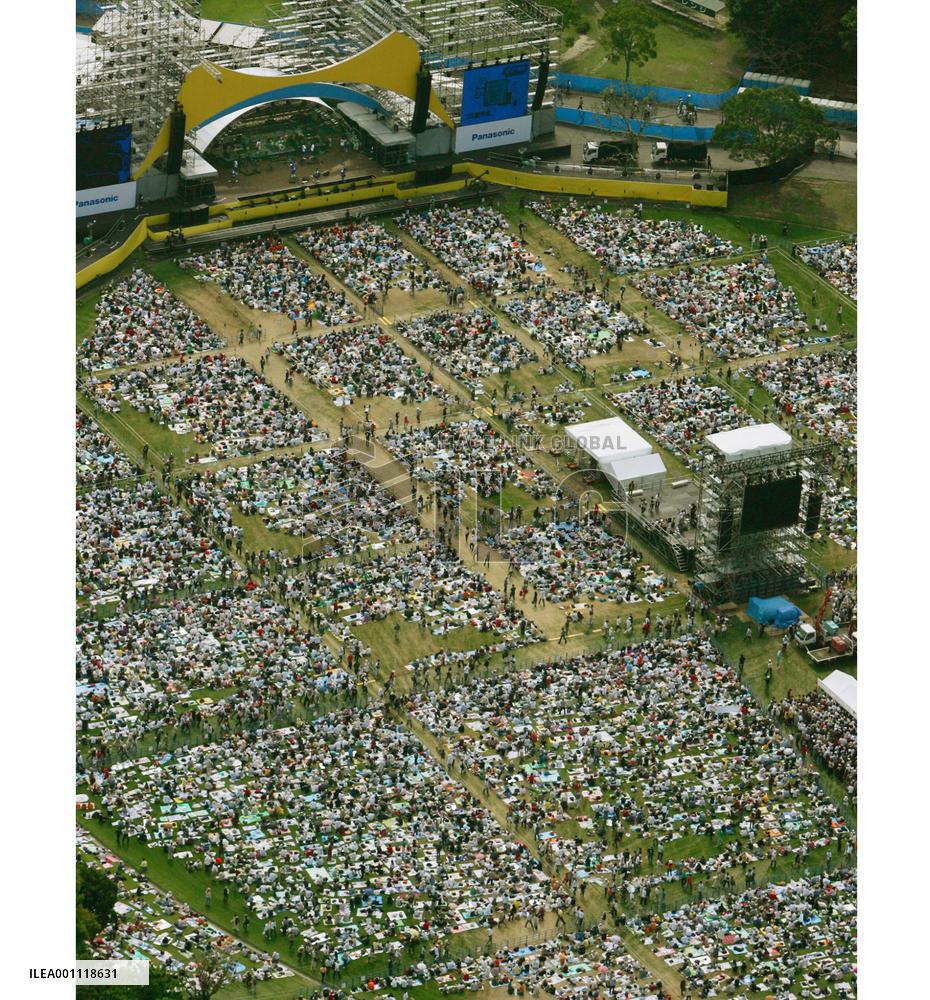 Legendary concert restaged with 35,000 attending