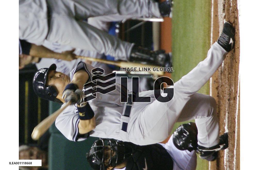 H. Matsui hits three-run shot