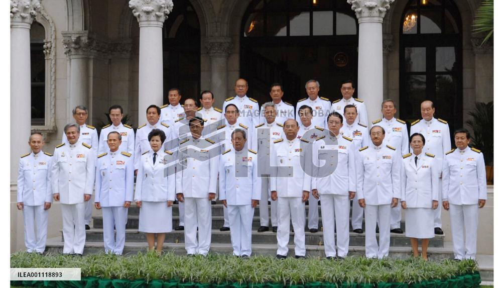 Thai king endorses Surayud's interim Cabinet