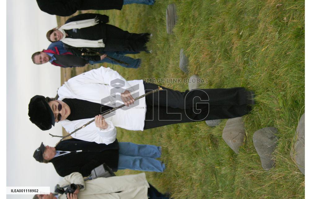 Yoko Ono to create column of light for peace in Iceland