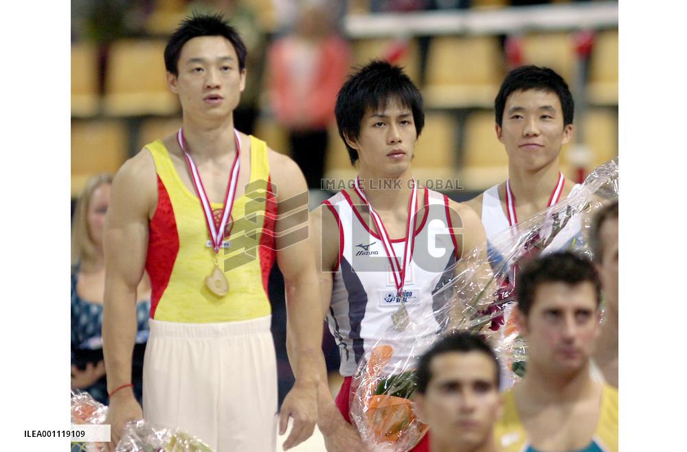 China's Yang wins gold in parallel bars at worlds