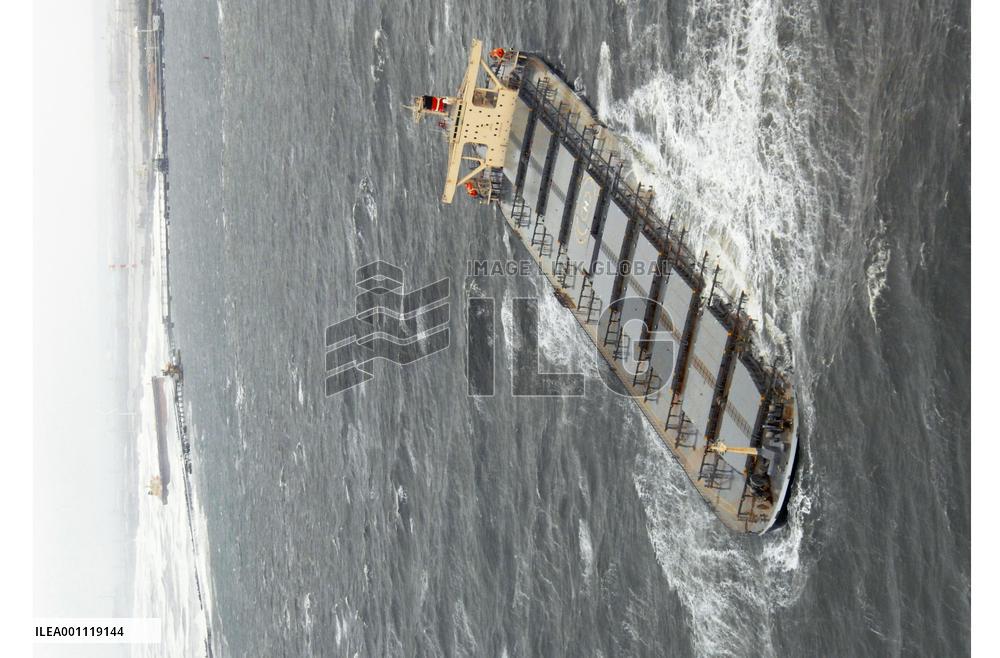 Crew rescued from 2 freighters that went aground off Ibaraki