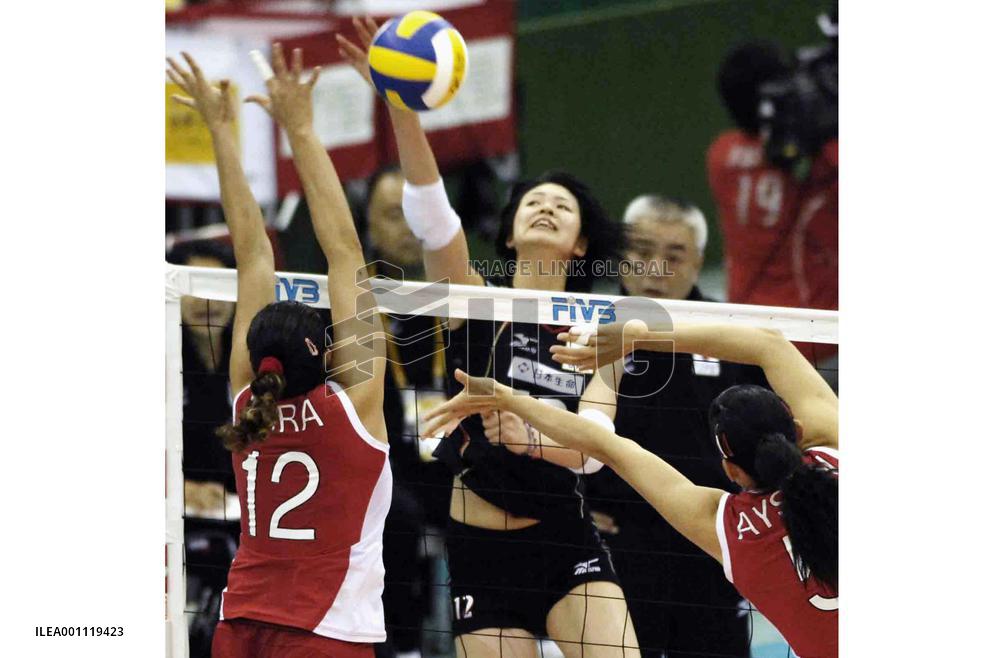 Japanese women keep alive medal hopes at world c'ship
