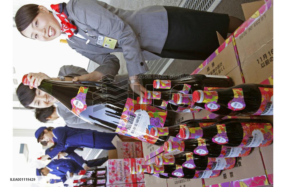 Year's 1st shipment of Beaujolais Nouveau arrives in Japan