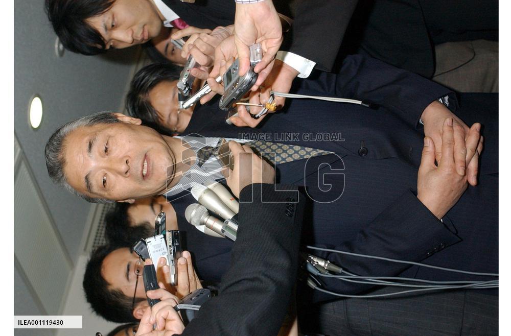 Gov't issues unprecedented order for NHK to focus on abductions
