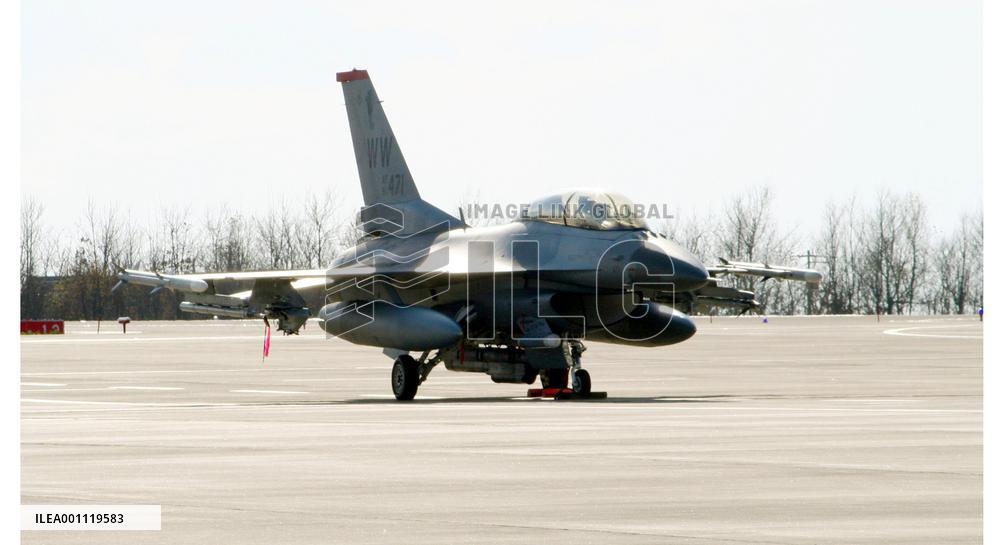 2 U.S. F-16 fighters make emergency landing at Hakodate airport
