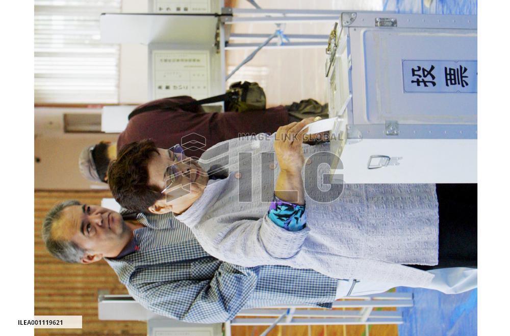 Okinawa voters go to polls to pick new governor