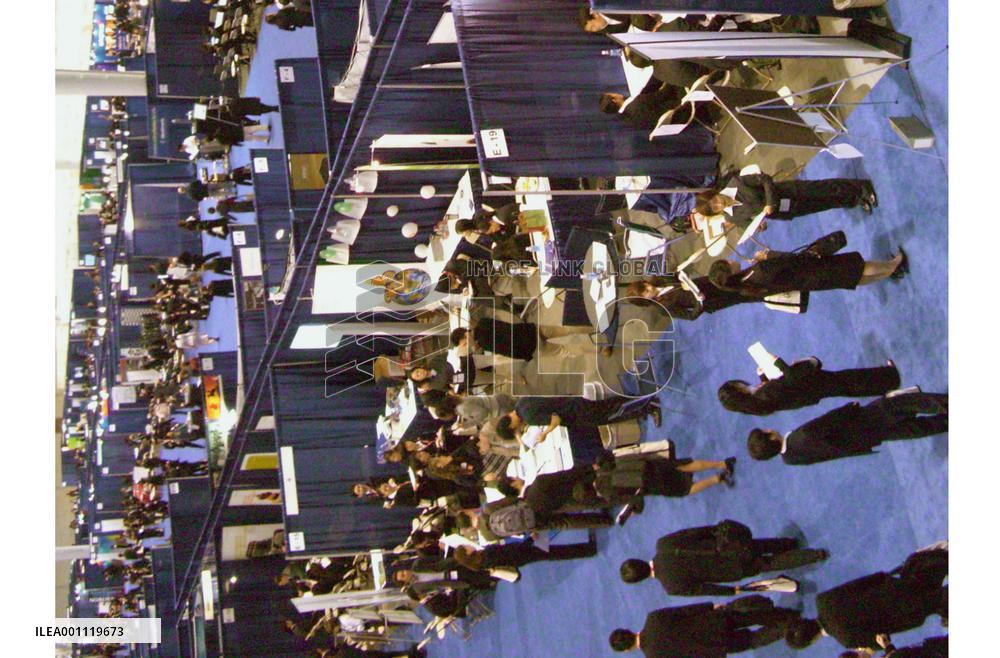 Japan firms actively recruiting Japanese students in U.S.