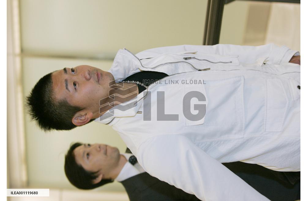 Matsuzaka return home from brief visit to U.S.