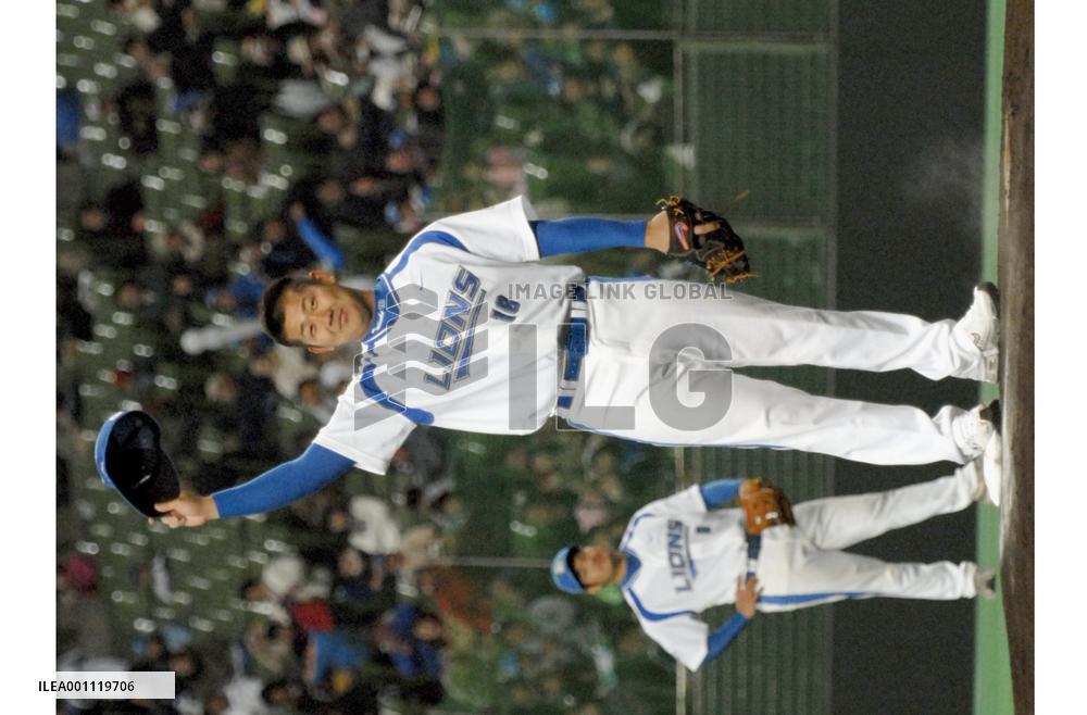 Matsuzaka bids farewell to Seibu fans