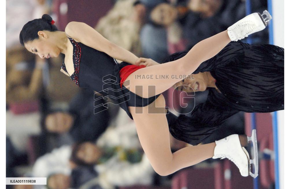 Chinese pair lead short programs at NHK Trophy