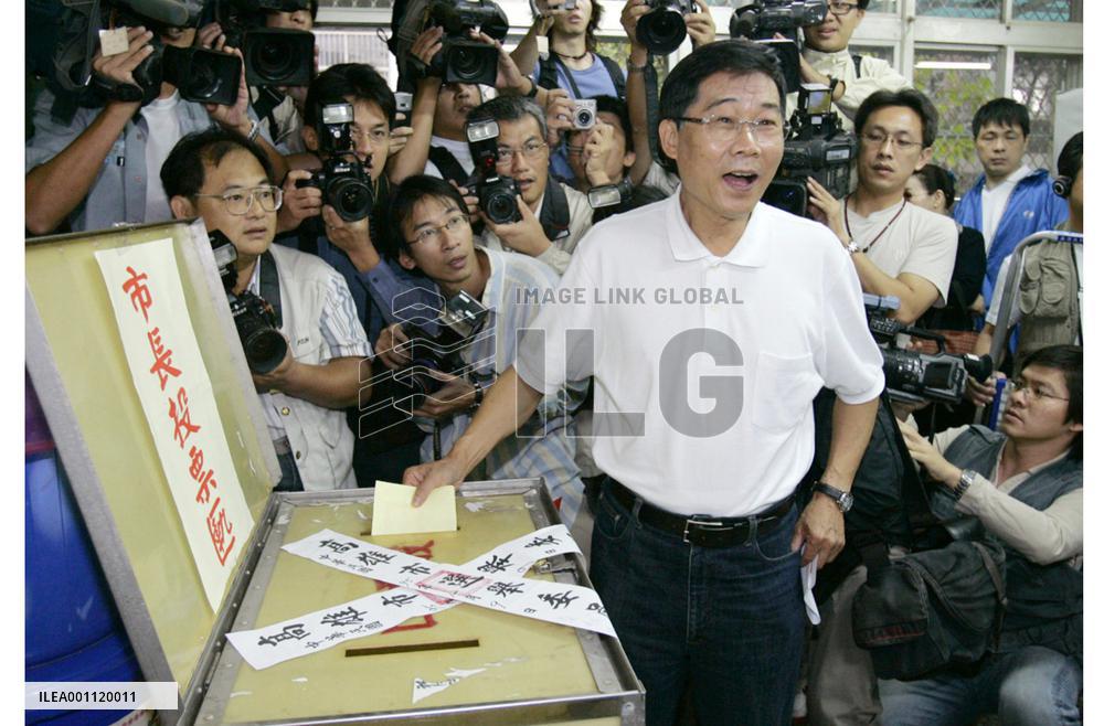 Voting under way to elect mayors for Taipei, Kaohsiung