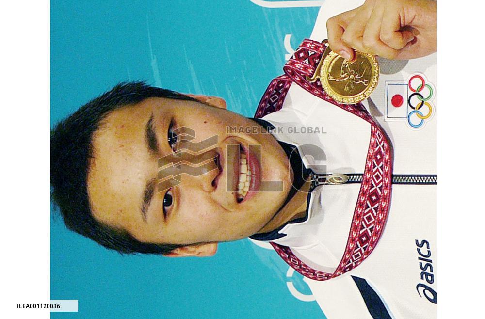 Ota foils his way to gold, Kawabata takes his cue