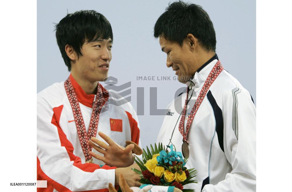 Athens champion Liu storms to gold in 110 hurdles